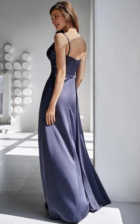 Robe de bal simple en satin, longueur au sol, avec fronces et fente sur le devant, style fourreau à capuche/robe de soirée